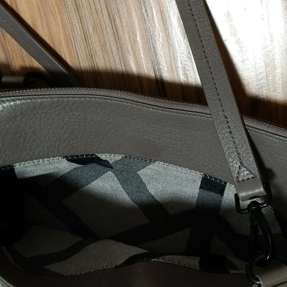 Grey Leather Laptop Bag with Removable straps - Picture 4 of 5